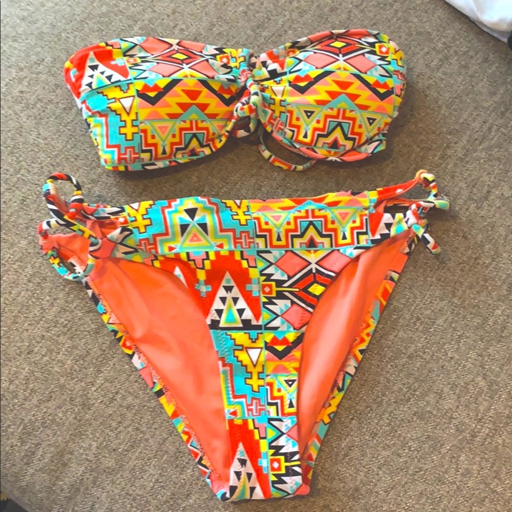 Forever21 - tribal pattern swim set